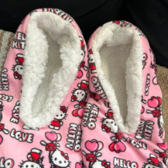 Sanrio Hello Kitty Slipper Socks Hearts Love Adult Small Kids Medium - Picture 2 of 3